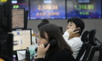 中东突发！美国核动力航母与商船相撞 曾多次遭胡塞武装袭击！美海军紧急回应：没有进水